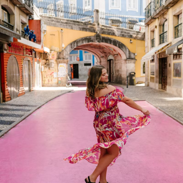 woman dancing in the street